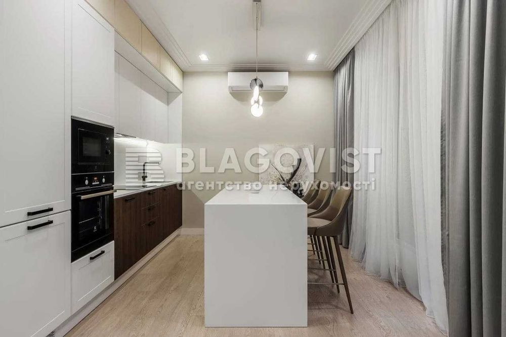 Антоновича Володимира (Горького), 44, ЖК  Chicago