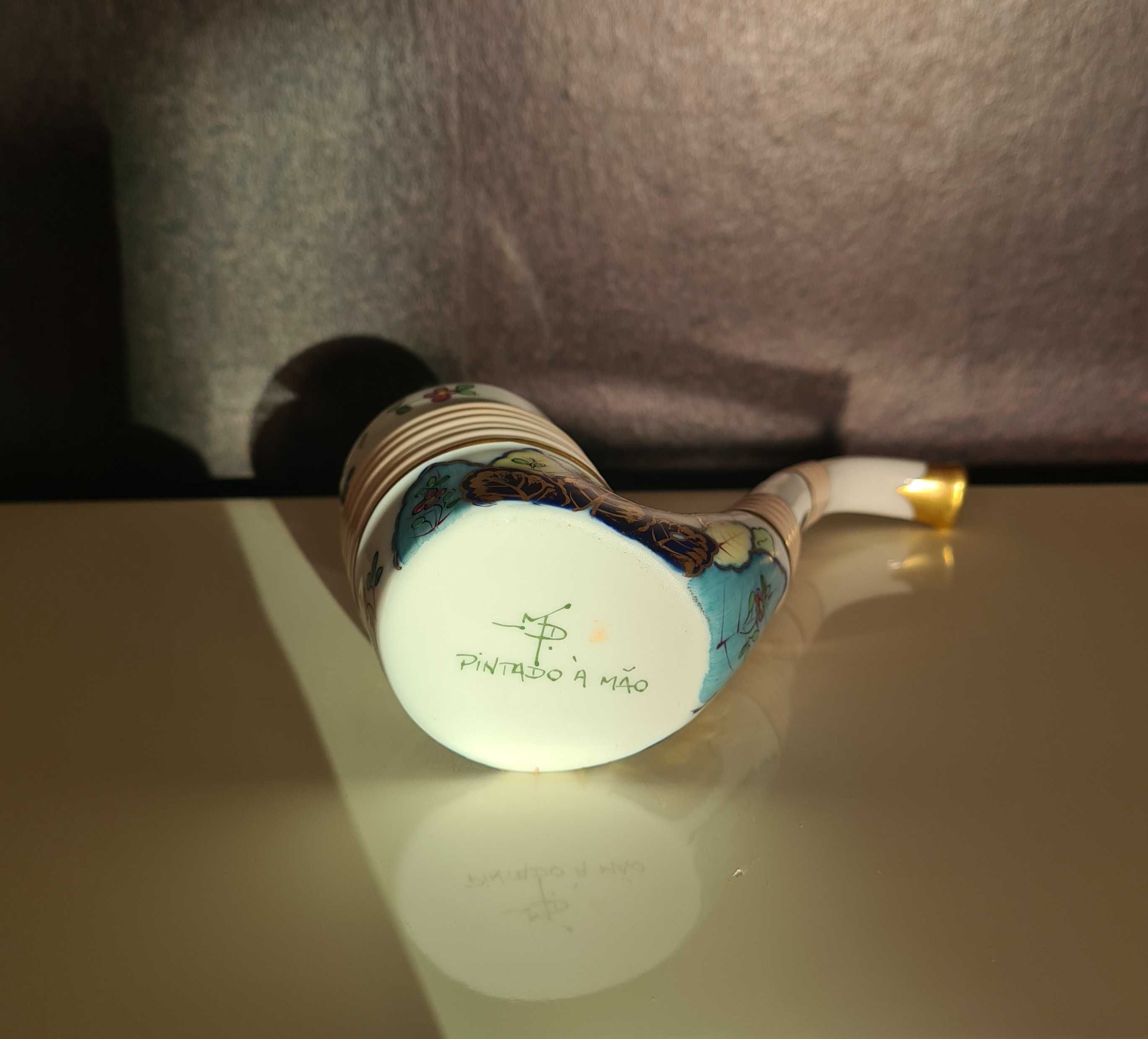 Antigo "Cachimbo" de porcelana Pintado a mão