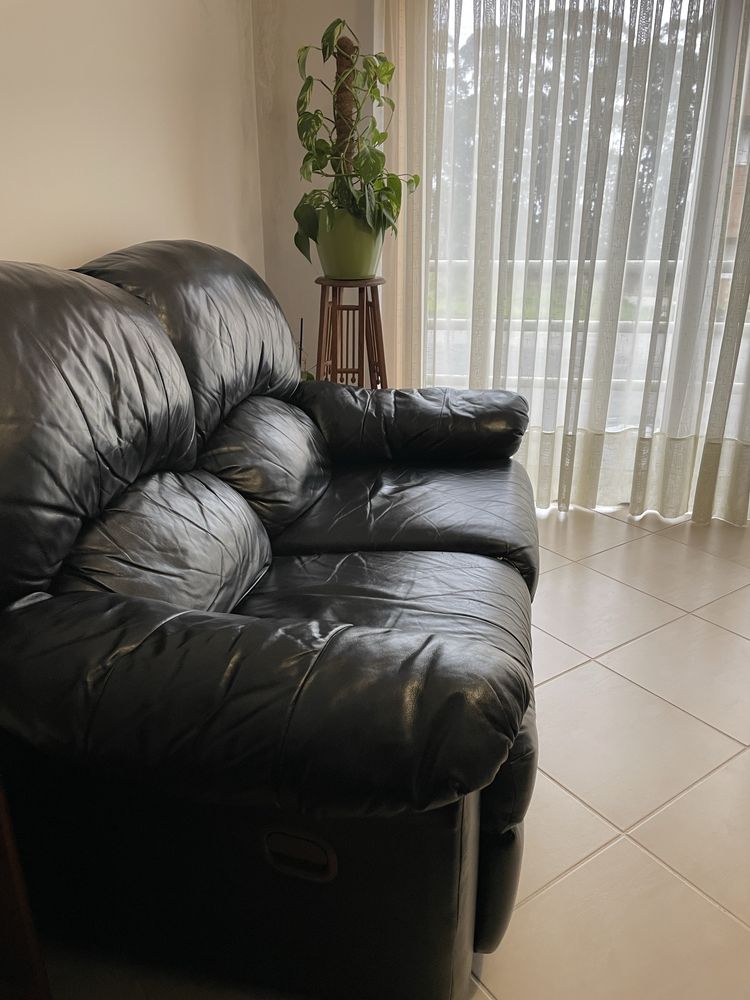 Conjunto 2 sofás em couro
