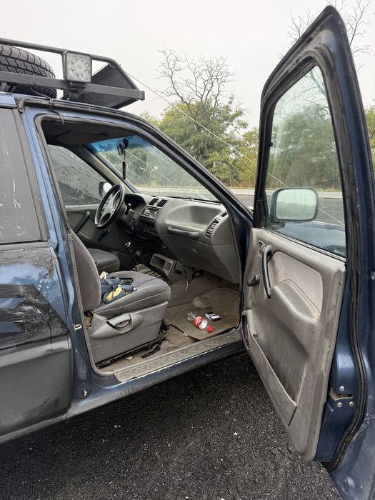 Рамный внедорожник Nissan Terrano II 2.7 TD Sport 4WD