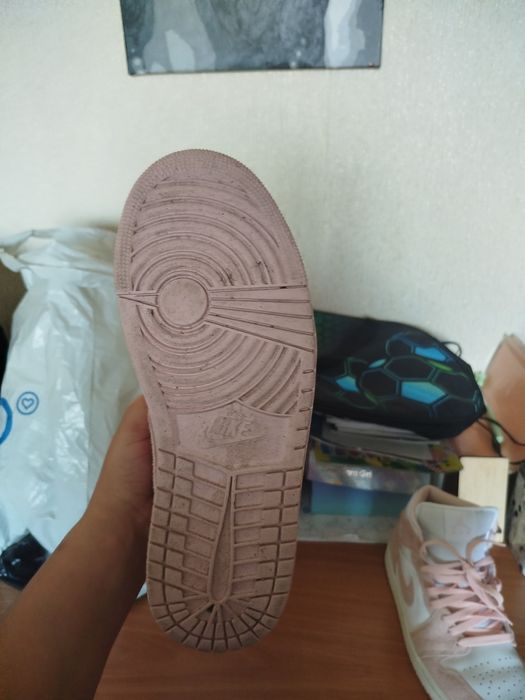 Продам хайтопи жіночі один раз вдягнуті оригінал состояние ідеальне