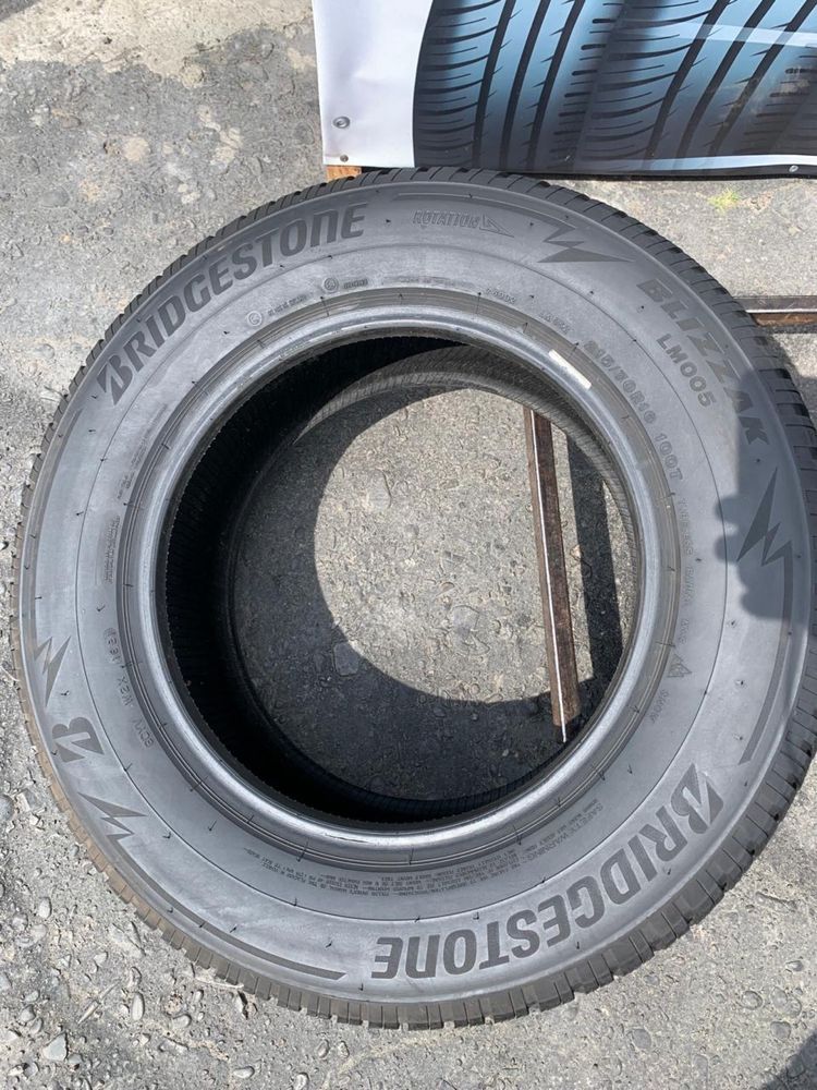 Шини 215/70 R16 Bridgestone зима 2021 рік 8 мм