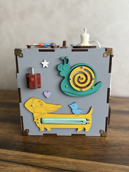 Бізікуб. Розвиваючі іграшки