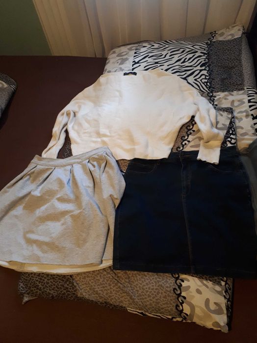Zestaw (2 spódniczki i sweter)