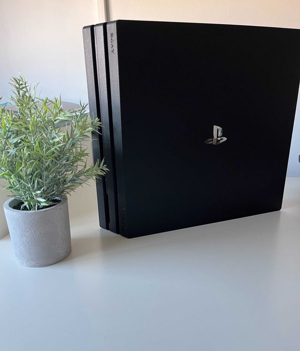 Playstation 4 Pro 1TB Preta
