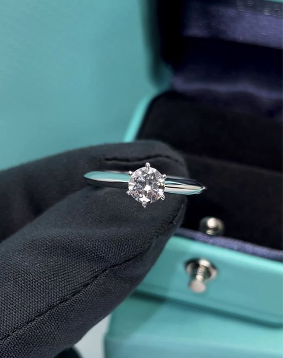 Платиновое кольцо с бриллиантом 0,51 ct  GIA  Tiffany