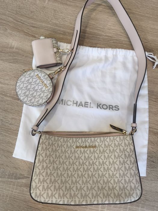 Torebka Michael Kors monogram z przywieszkami