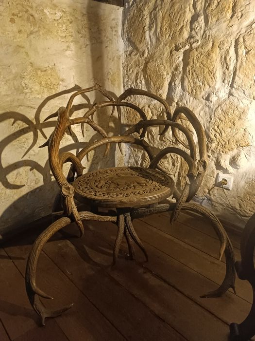 Cadeirão feito com Hastes de Veado