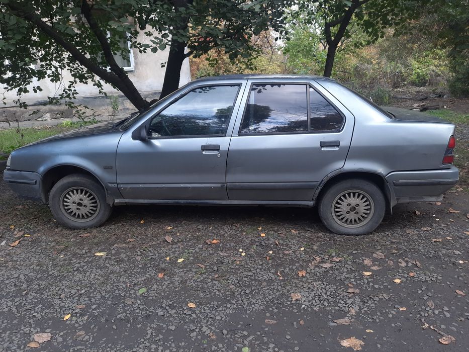 Автомобіль Рено 19