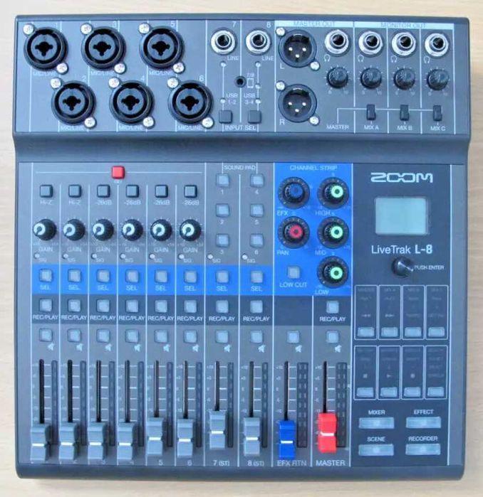 Zoom LiveTrak L-8 Podcast Cyfrowy mikser / nagrywarka Czarny