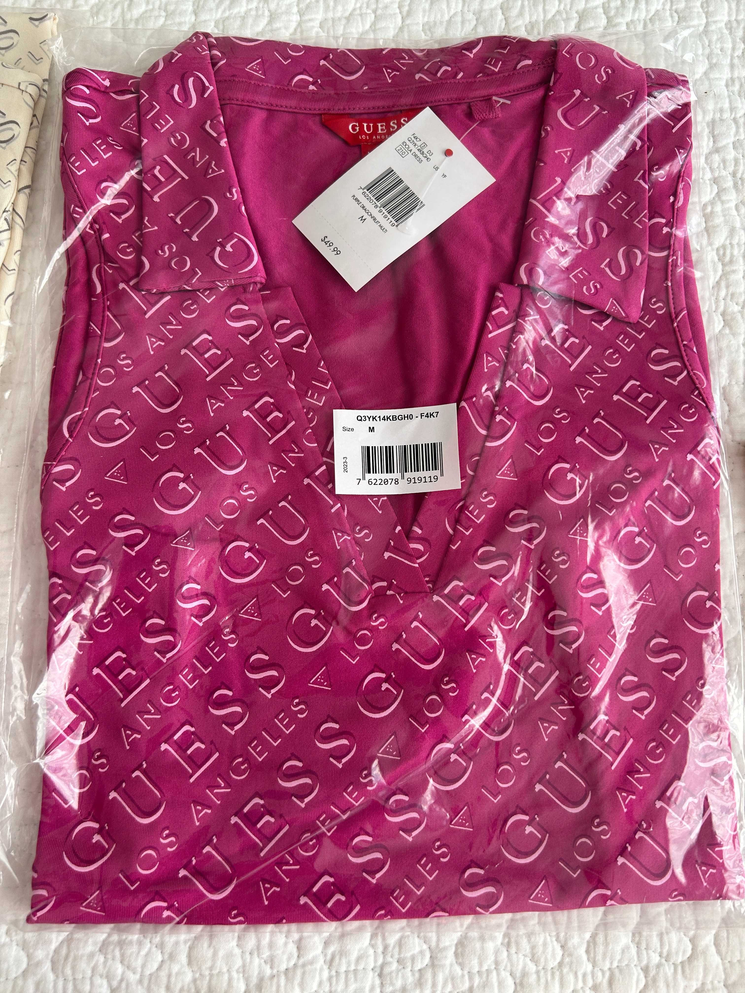 Guess sukienka w kolorze rozowym