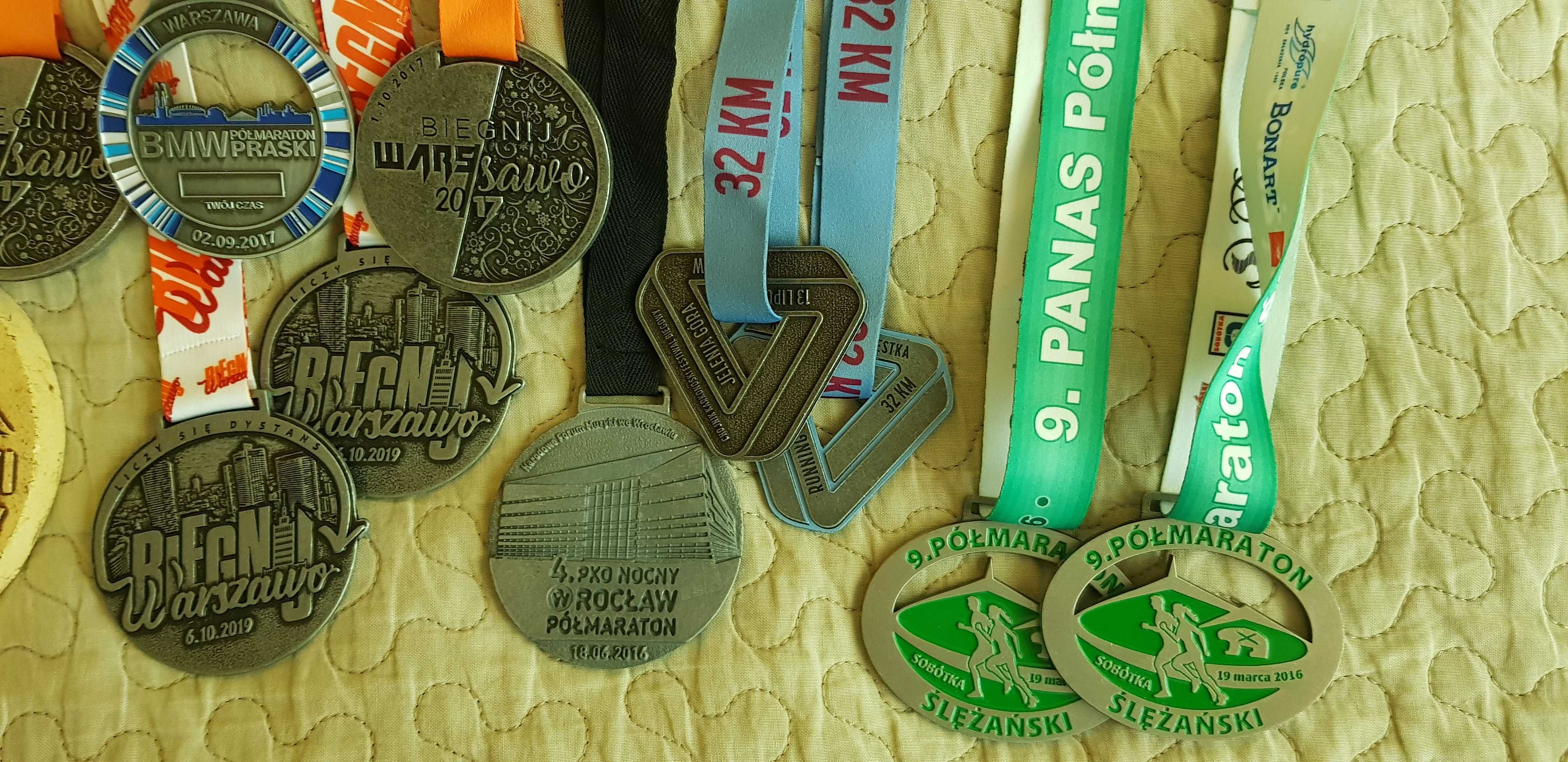 Medale biegowe 18 sztuk maraton półmaraton
