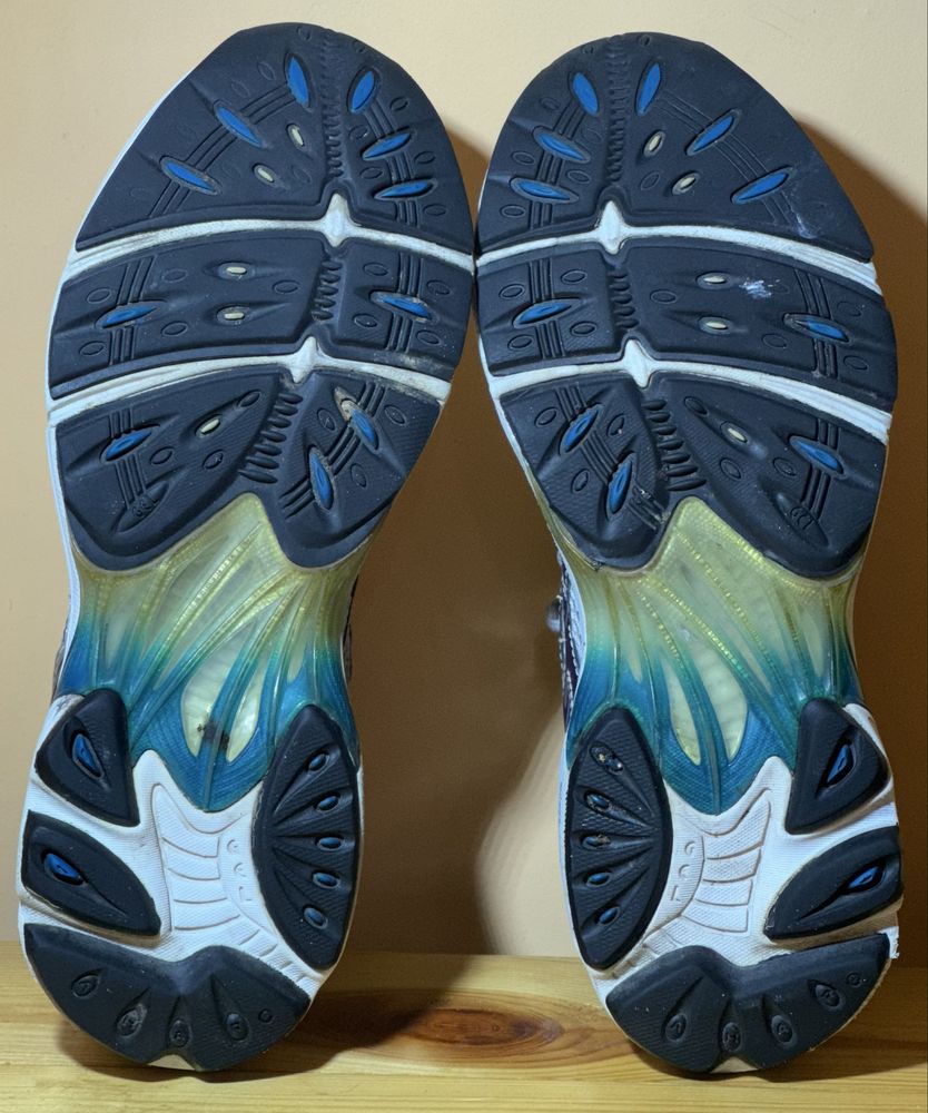 Оригінальні кросівки Asics. Розмір 42,5(27 см)