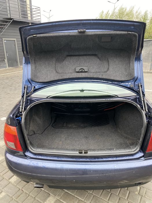 Продам/обмін audi a4b5 1.8