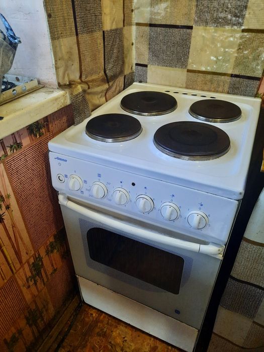 Електроплита с духовкой