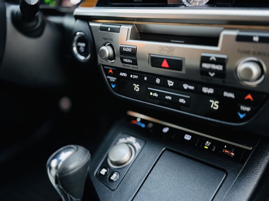 Аренда Lexus ES Hibrid/газ ВИКУП!
