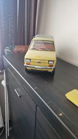 Deagostini Fiat 126p + przyczepa Niewiadów 1:8