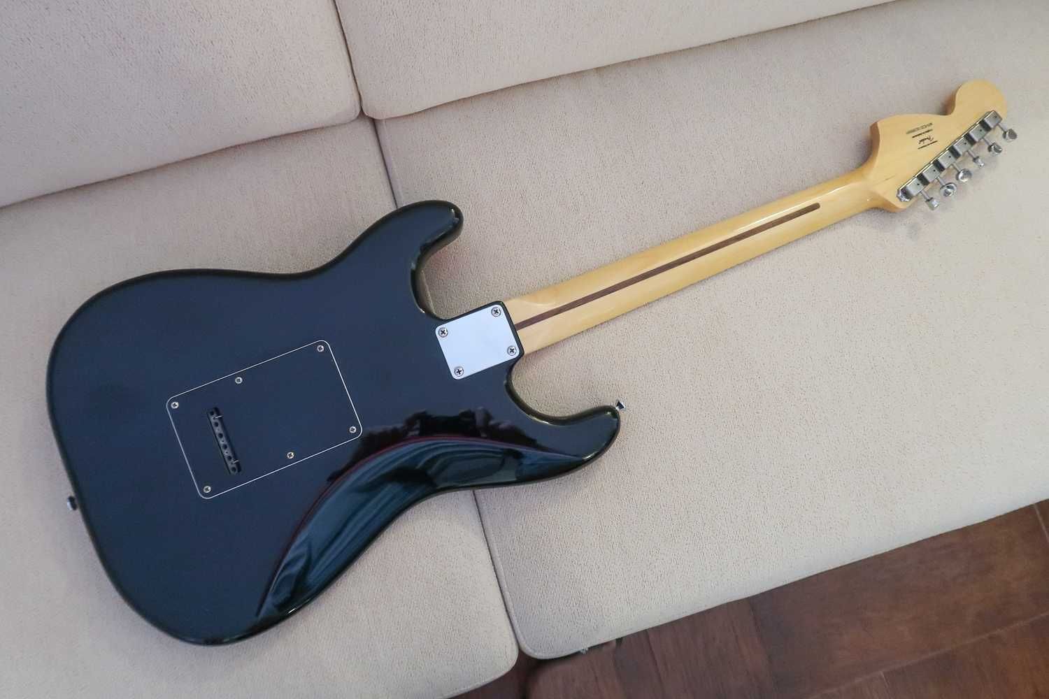SQUIER Stratocaster by FENDER com upgrade.