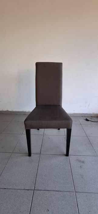 Conjunto de 6 cadeiras, uma delas com danos reparáveis