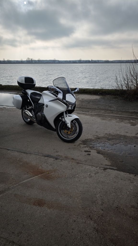 Honda VFR 1200F .