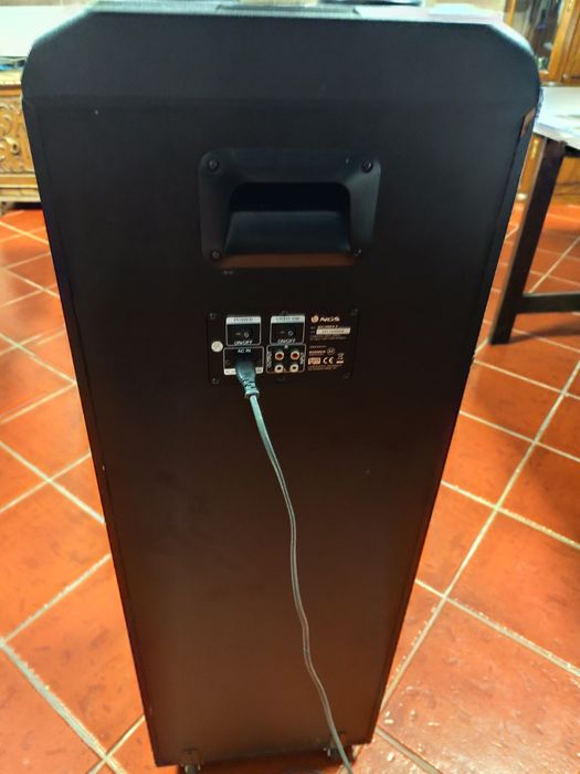 Coluna de som como nova