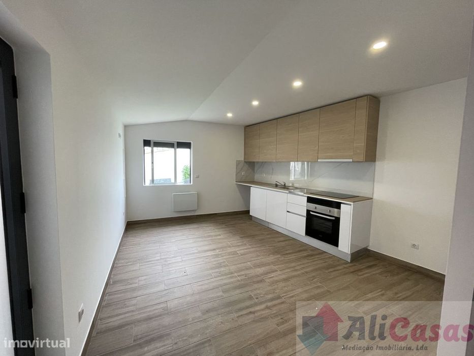 Excelente Anexo  Tipo T1 Totalmente renovado C/Garagem individual