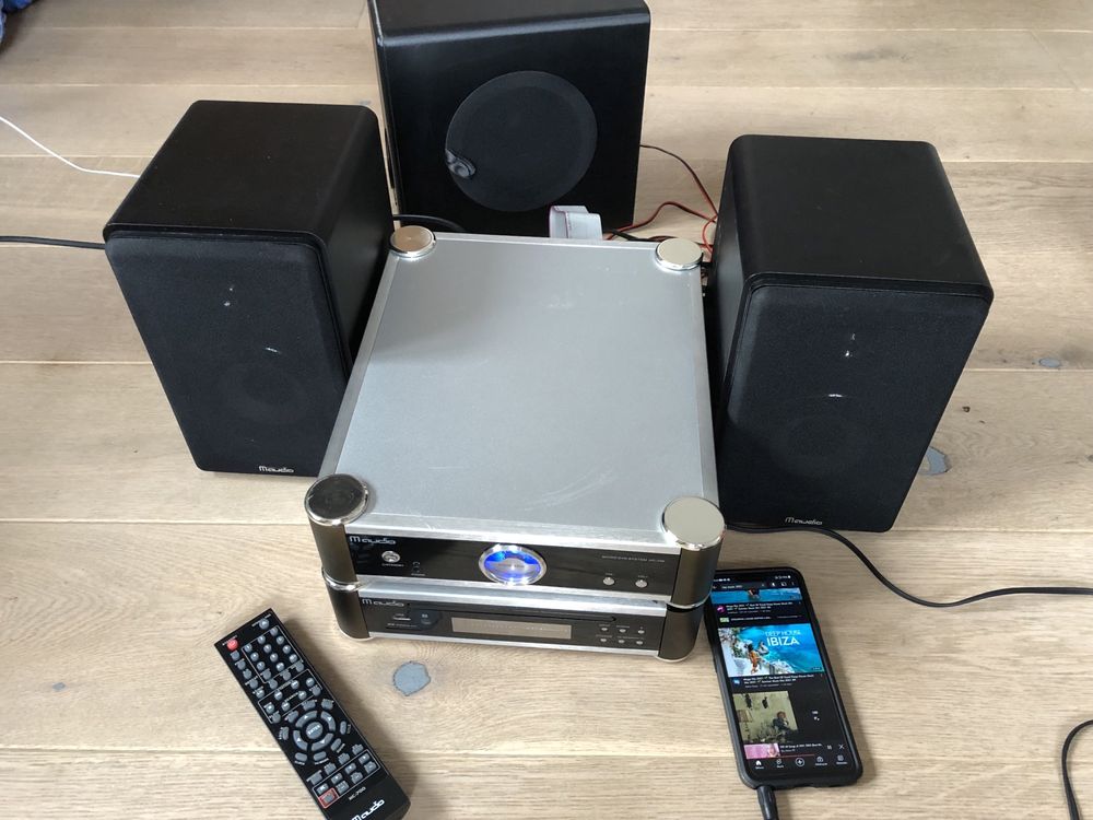 Zapraszam Amplituner stereofoniczny DVD M-AUDIO HC-700