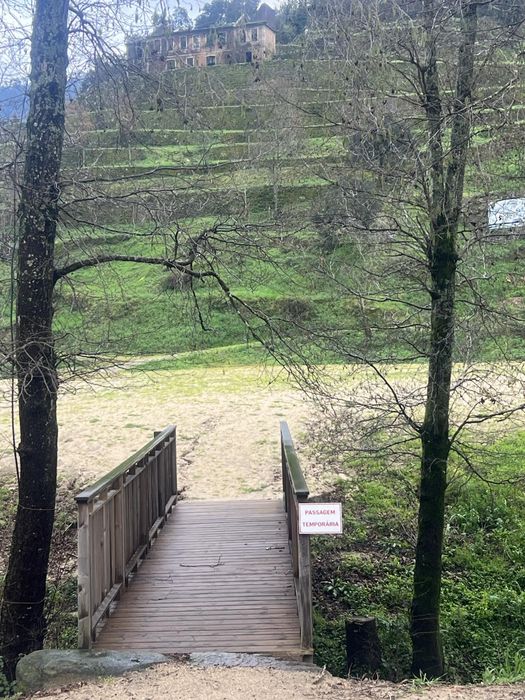 Terreno espetacular junto a praia fluvial em Cinfães