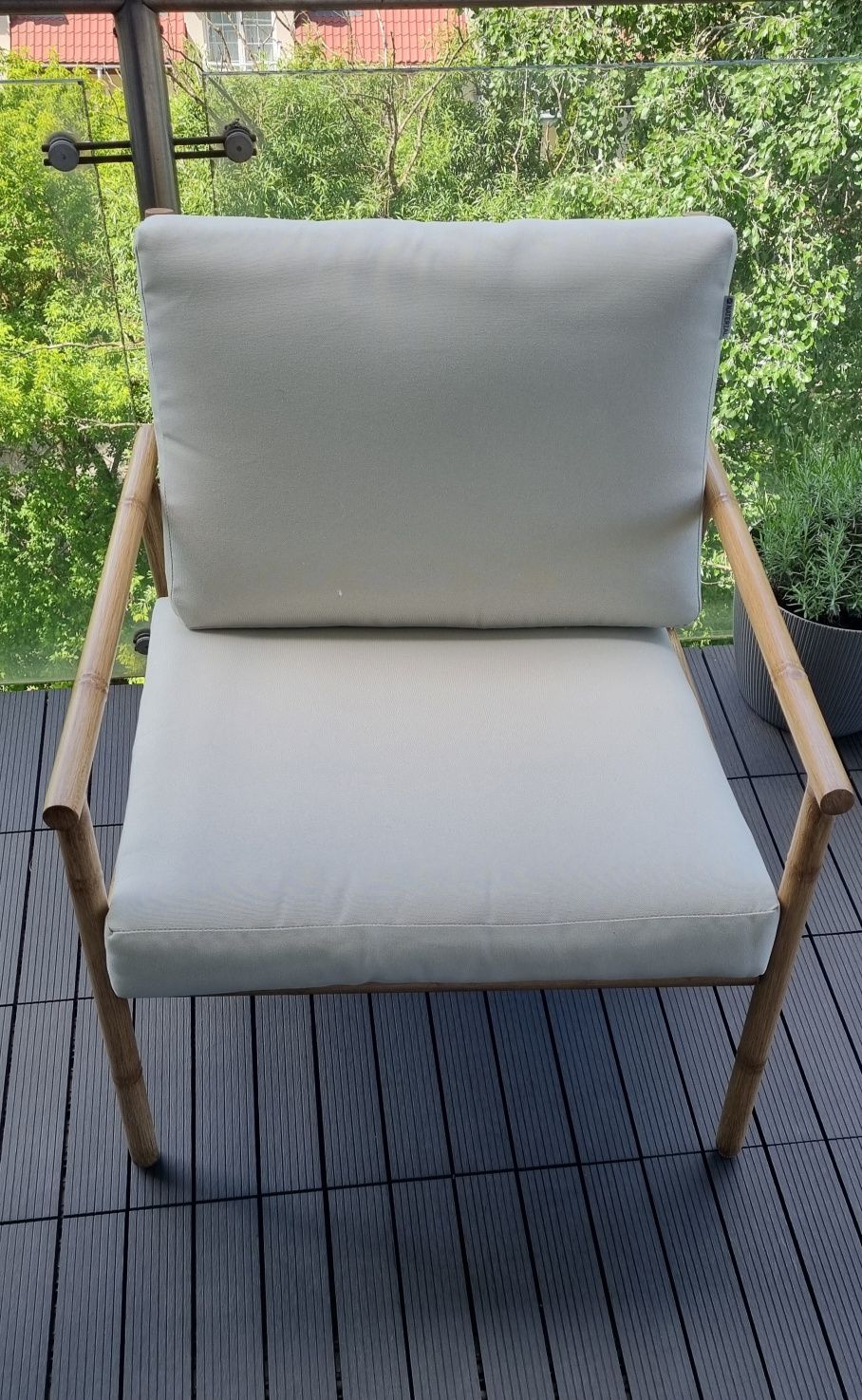 Fotel ogrodowy aluminiowy w kolorze beżowym i bambusowym