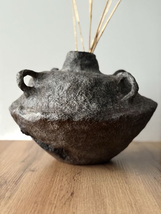 Ваза з папʼє-маше для сухоквітів