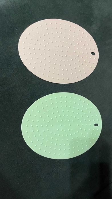 komplet dwóch gumowych podkładek sylikonowych pod garnek