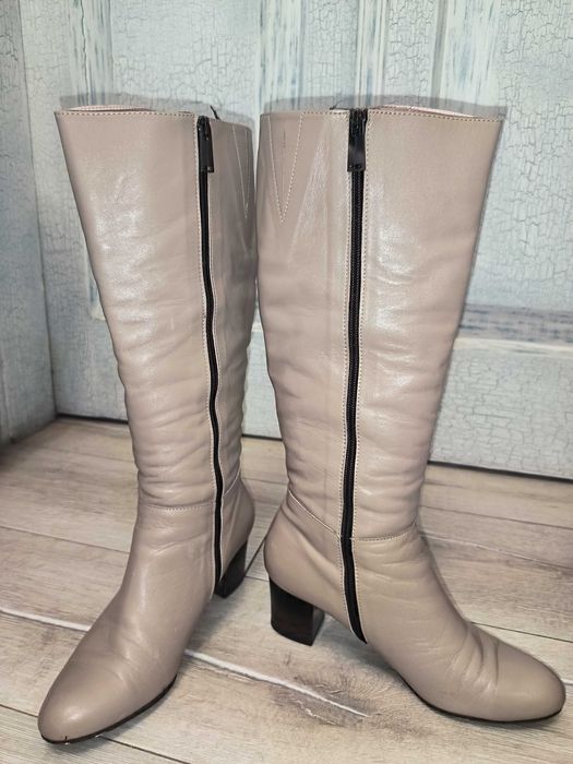 Чоботи 37 розміру