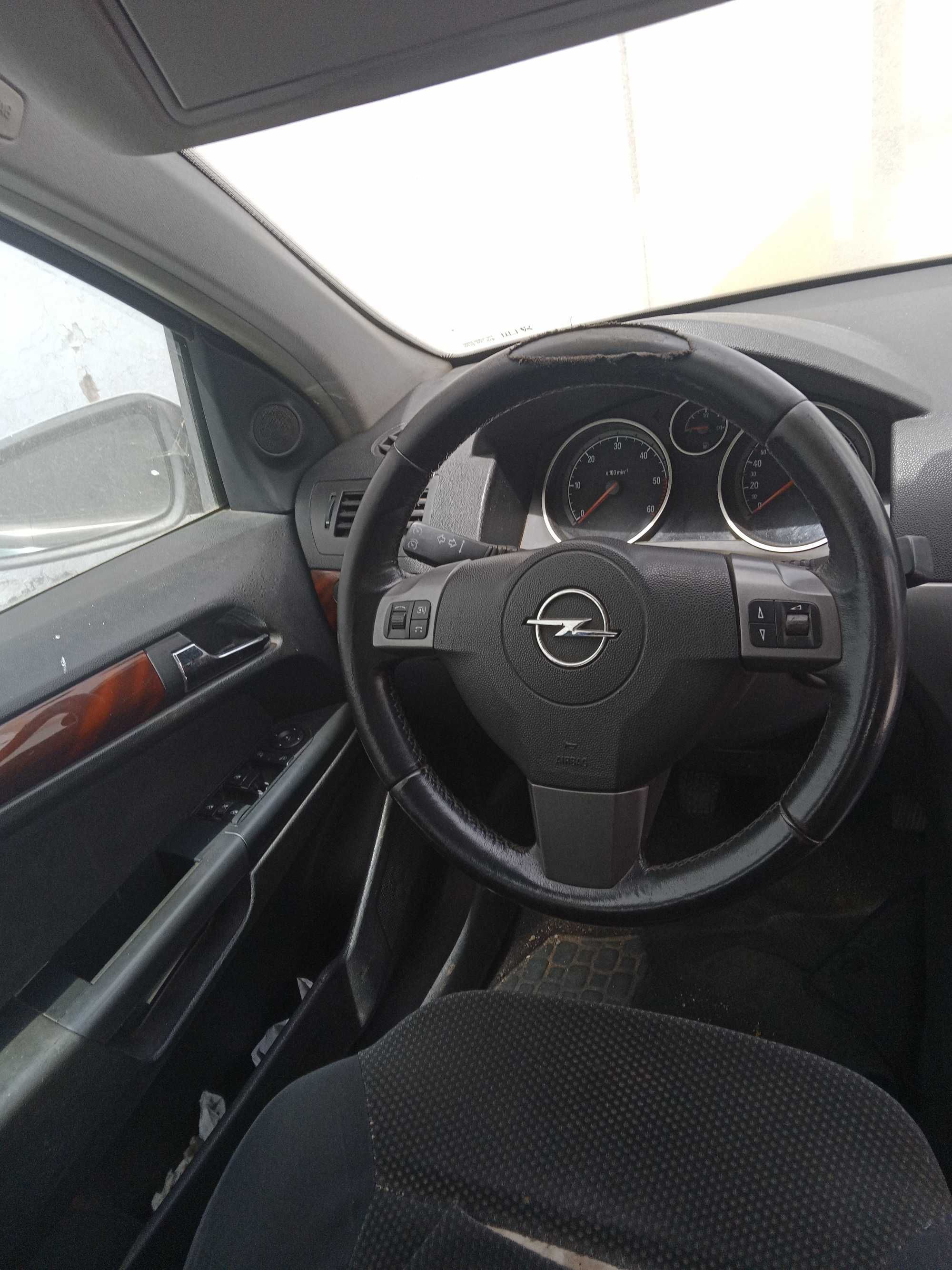Vendo Opel Astra 1.7 CDTI com avaria( já com mais fotos)