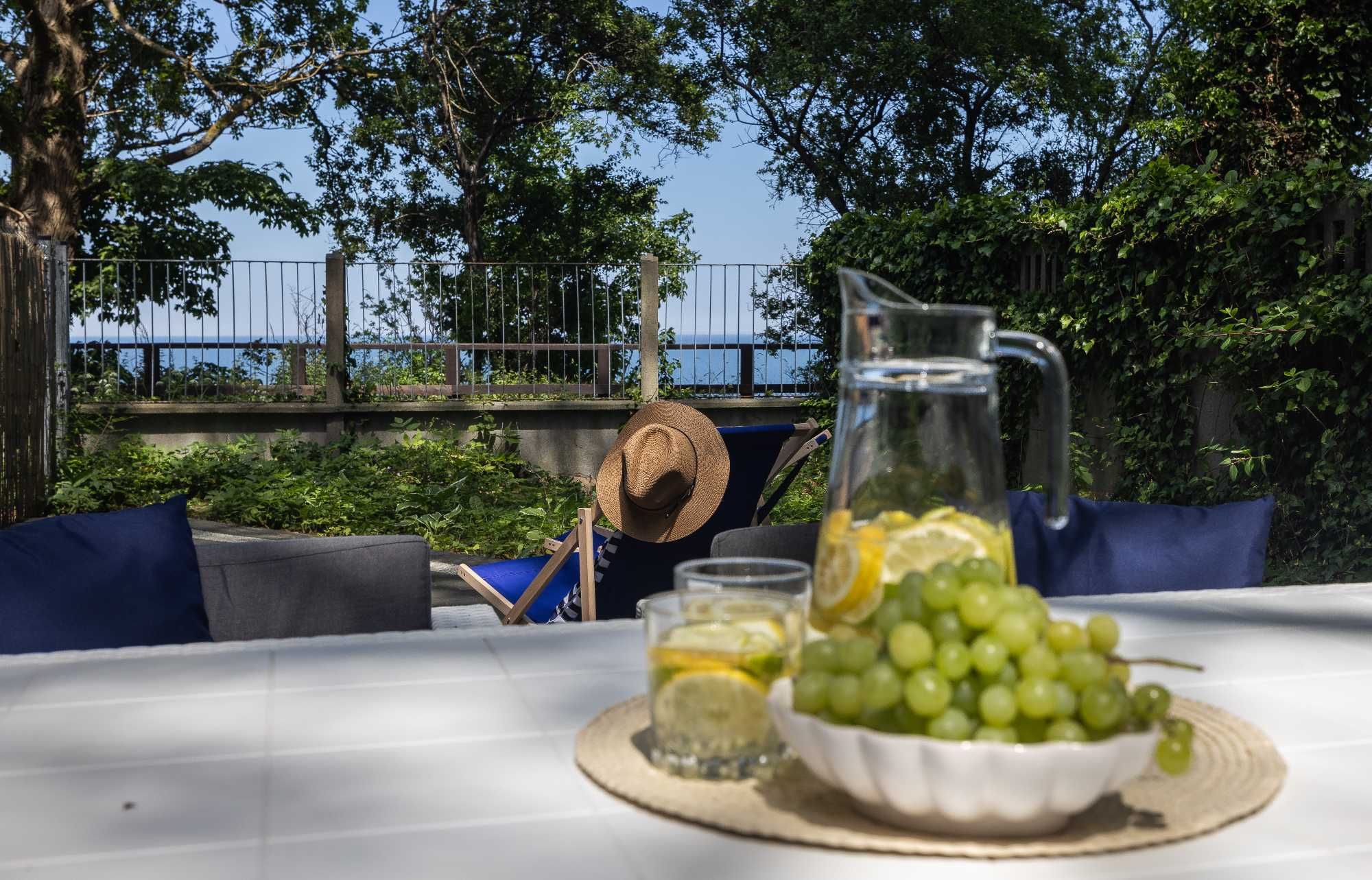 2-pokojowy apartament z widokiem na morze i ogródkiem, 100m od plaży
