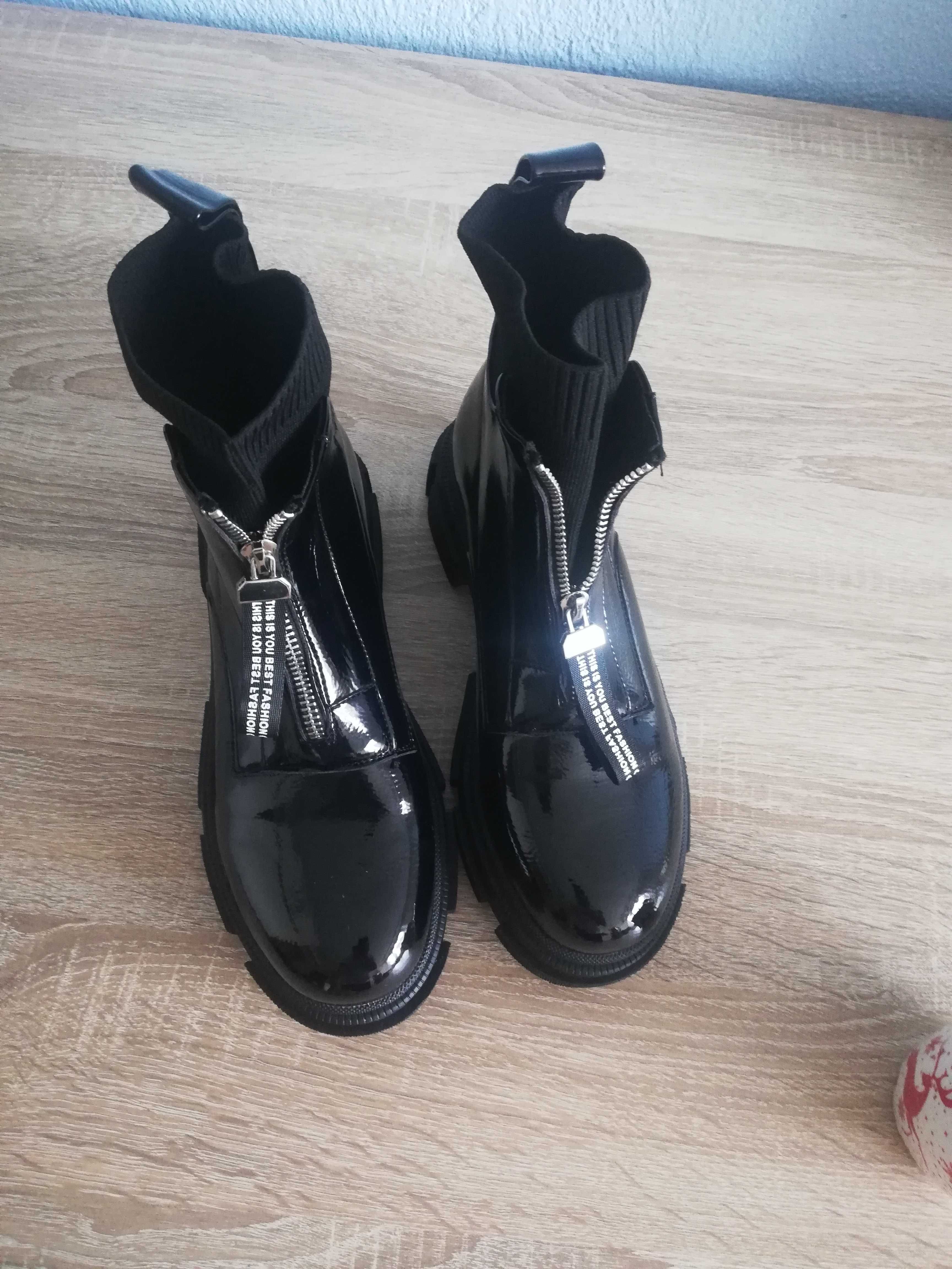 Lakierowane czarne buty 39