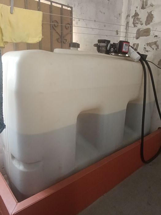 Depósito Gasóleo 2000L com motor