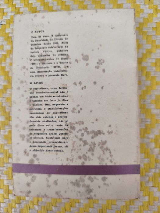 A ordem jurídica do capitalismo . 
Vital Moreira