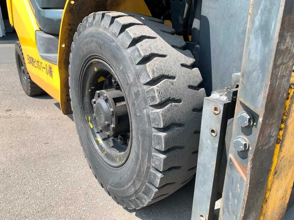 Вилочний автонавантажувач Komatsu,з бічним зсувом та щоглою 4.5 метри