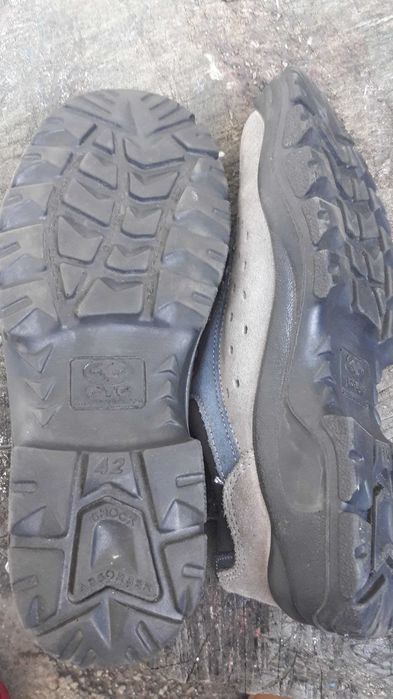 Продам спец.обувь.