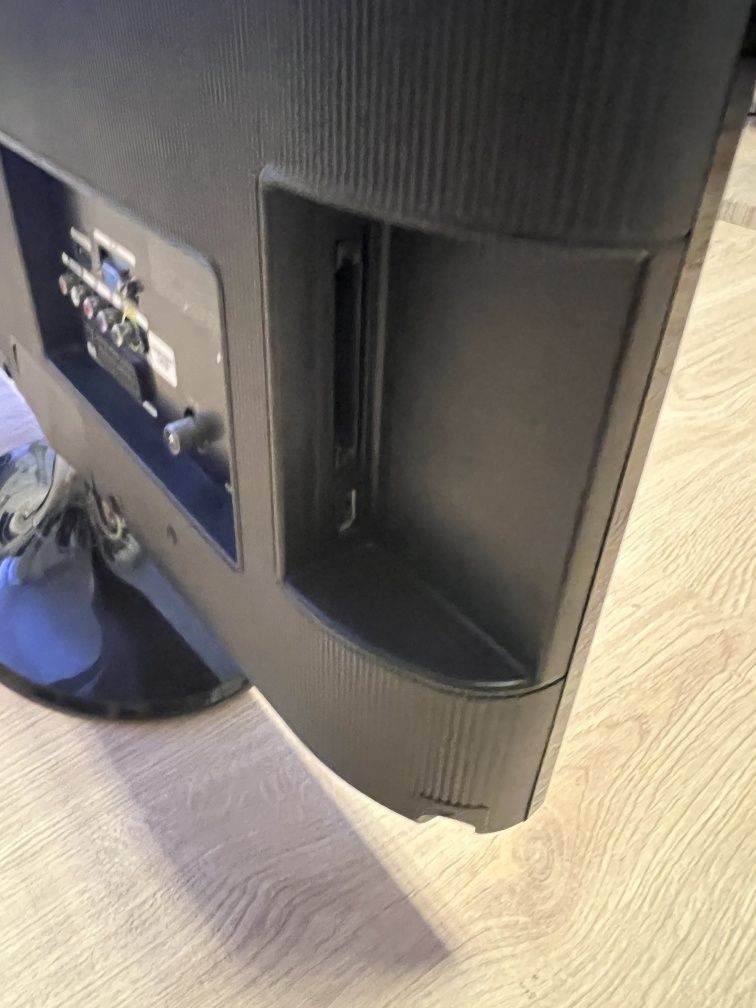 Monitor 24 cale Full HD Samsung  z funkcją telewizji