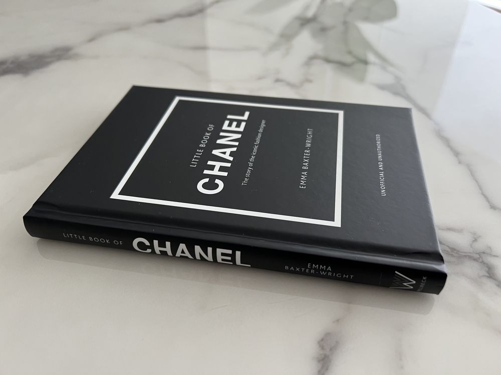 Livro Chanel mini book história Chanel