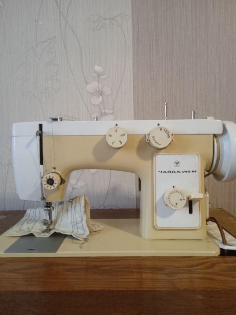 Швейная машинка Чайка142М