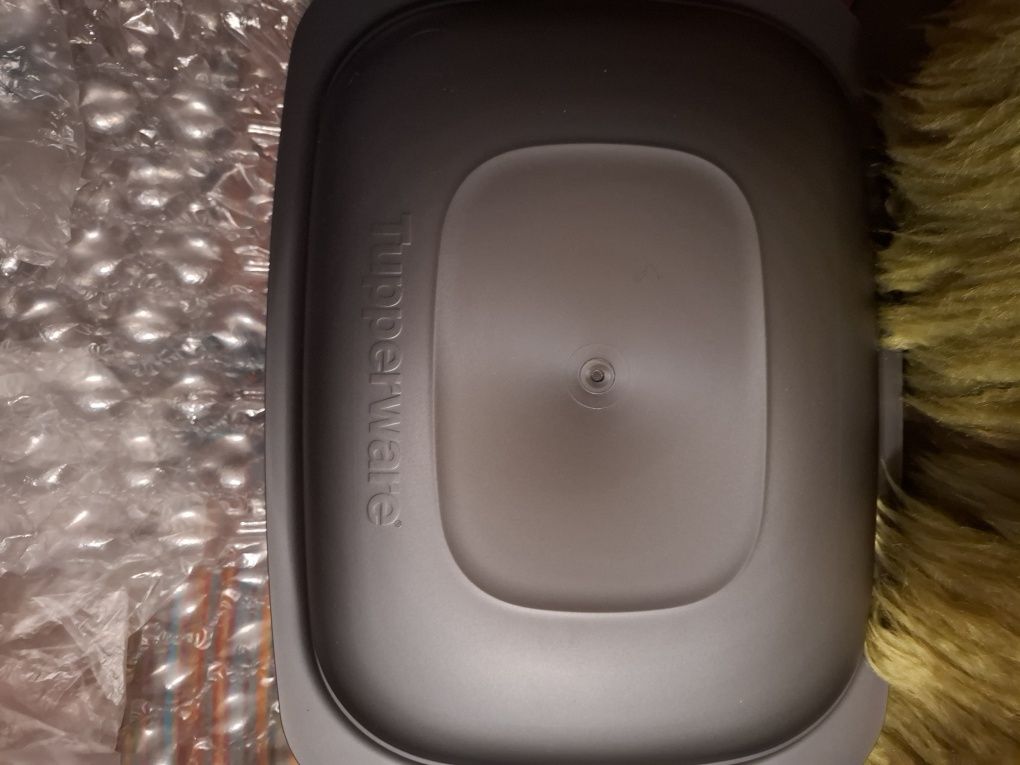 Nowy pojemnik 5.7 l ultrapro Tupperware