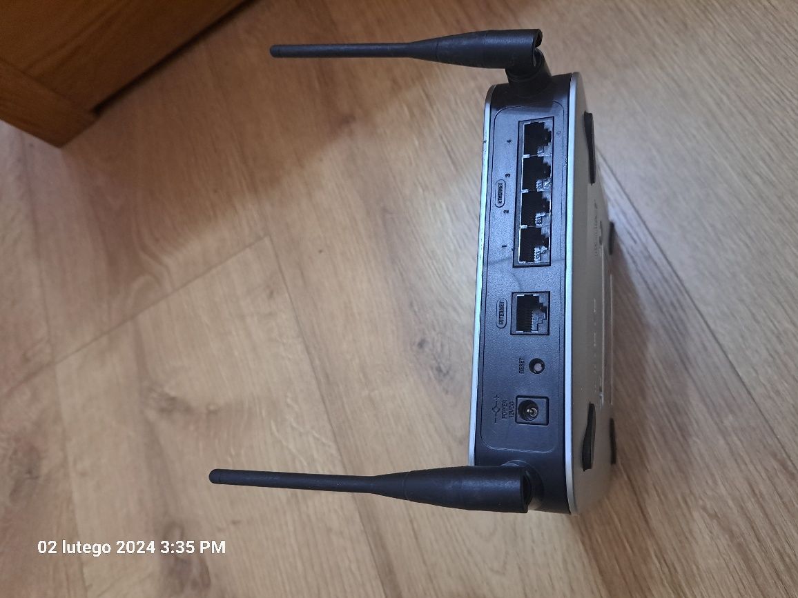 Router linksys z zasilaczem