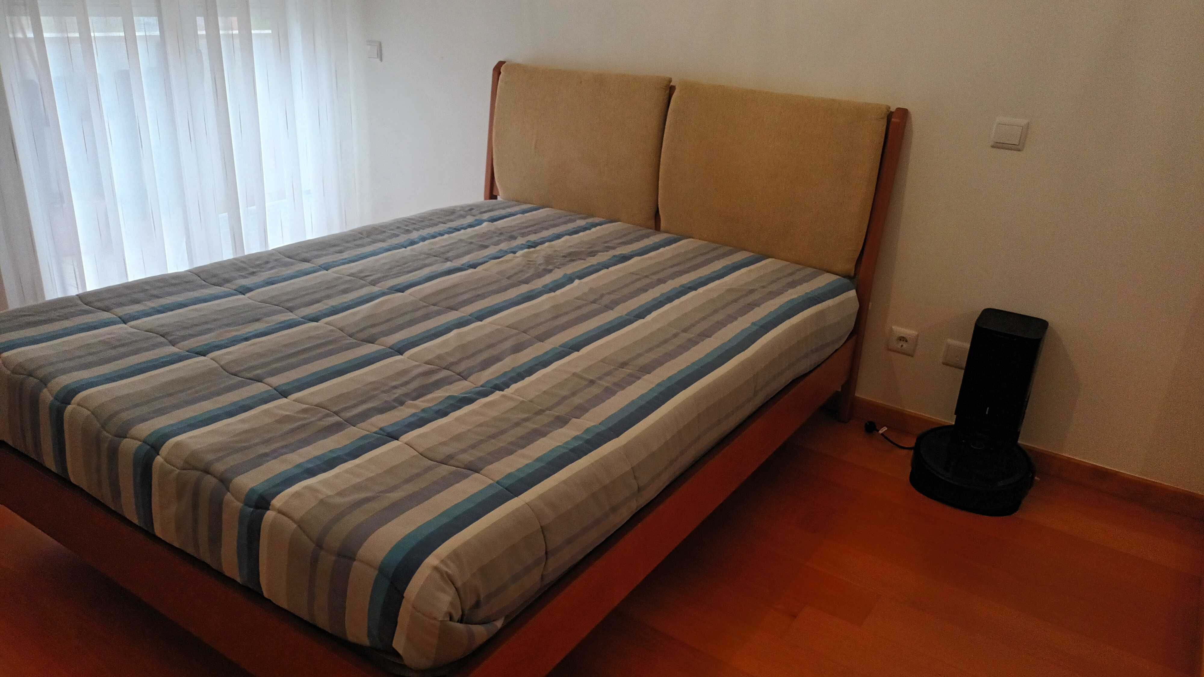 Cama casal com colchão