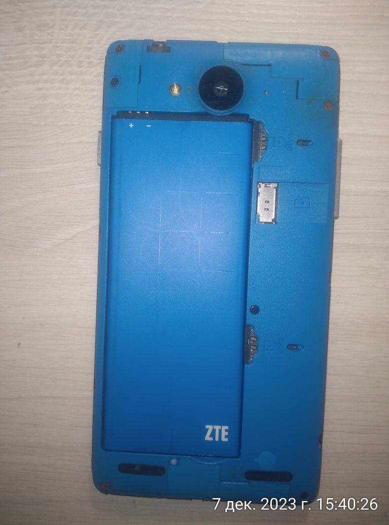 Телефон ZTE v5.            .