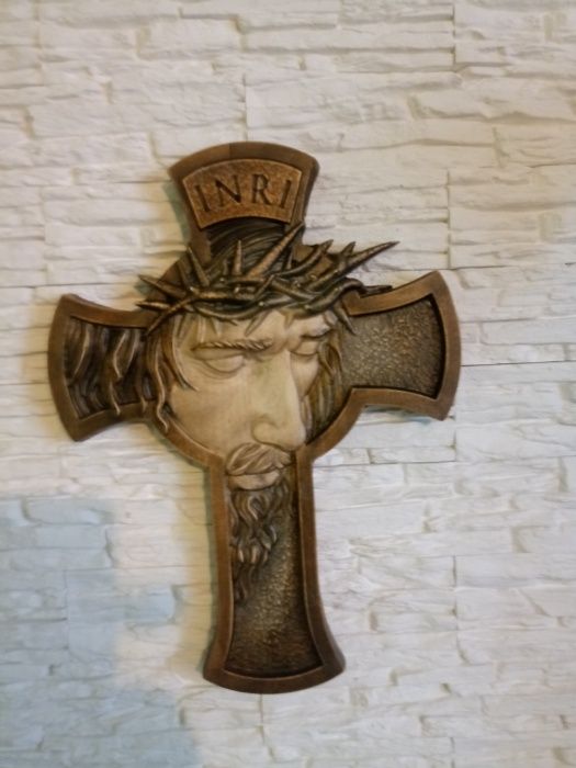 Krzyz-Jezus-Plaskorzezba-Drewno
