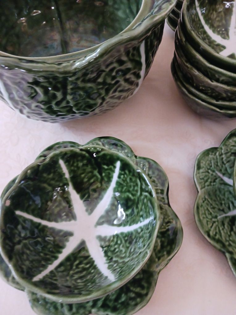 Serviço de louça, modelo couve, onze pratos,onze tijelas,uma terrina