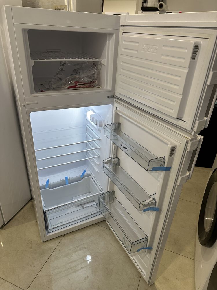 Sharp 143 см 2023 рік холодильник