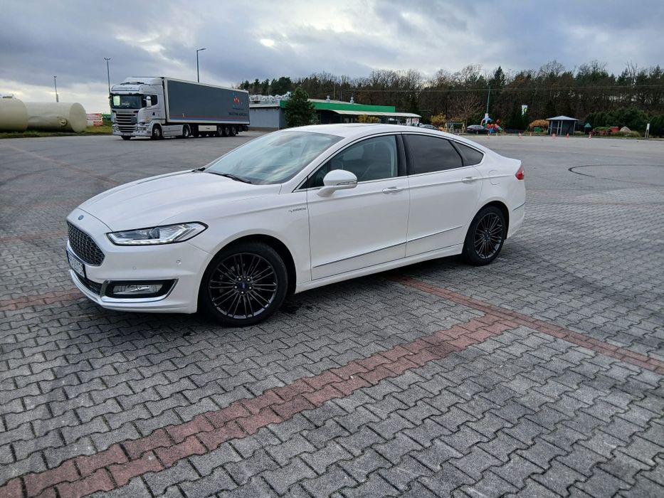 Ford Mondeo VIGNALE 2,0 Hybrid eCVT z pełnym wyposażeniem.